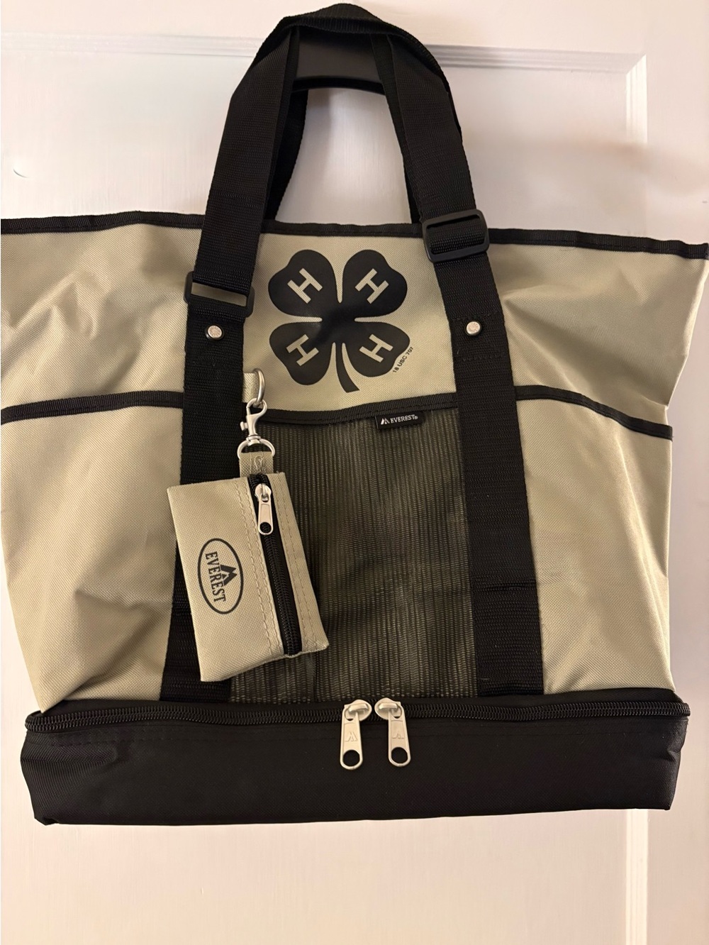 New Everest 4-H Deluxe Shopping
Tote Bag Khaki/Black Bottom Cooler Utility